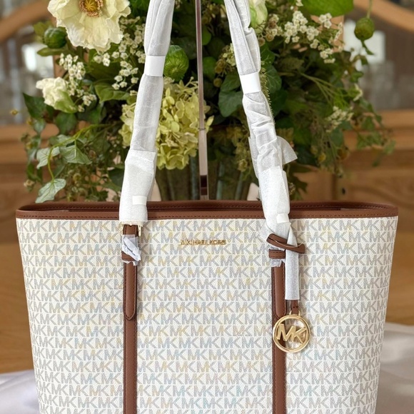 MK “Jet Collection” Lg Tote Bag - Picture 2 of 8